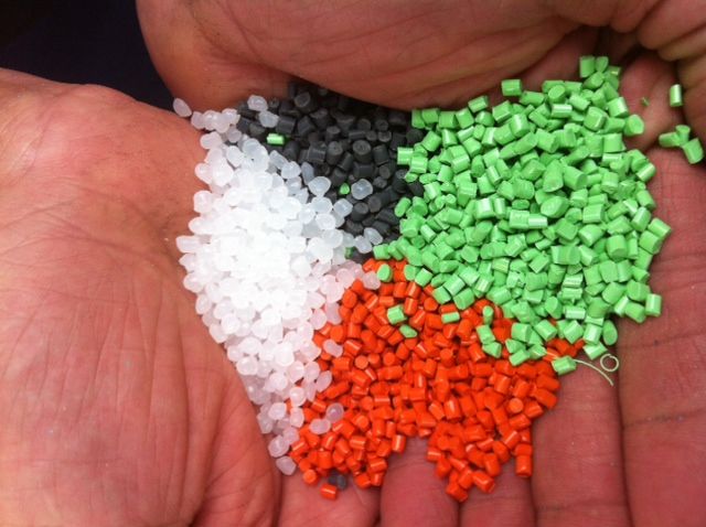 Plastic is nog springlevend Plastic is nog springlevend