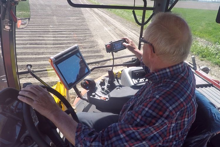 De console van de Hoaf KB Twin geeft onder meer de gemeten gasdruk weer De console van de Hoaf KB Twin geeft onder meer de gemeten gasdruk weer