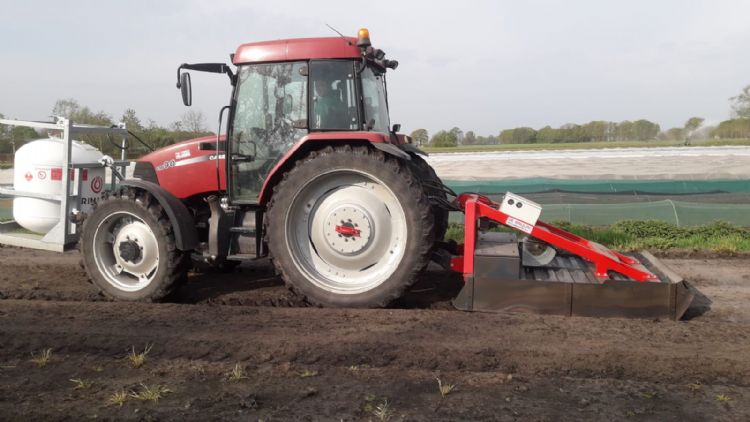 Bij Boomkwekerij Dictus-Hereijgers is de rijsnelheid 200 meter per uur Bij Boomkwekerij Dictus-Hereijgers is de rijsnelheid 200 meter per uur