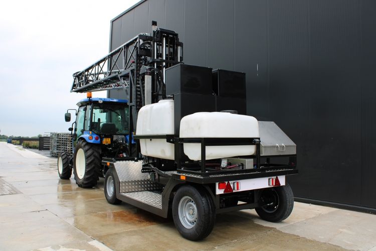 De aanhanger is spoorvolgend gemaakt De aanhanger is spoorvolgend gemaakt