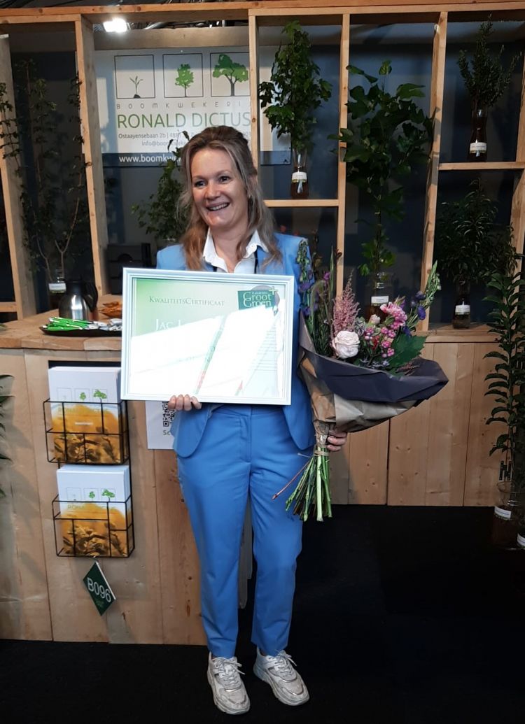 Een mooie verrassing voor Mirjam voor de mooiste stand. Zundert zand de basis van een sterke plant