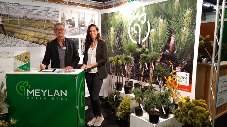 Michel Meylan en Rachel bij Meylan Crafted coniferen