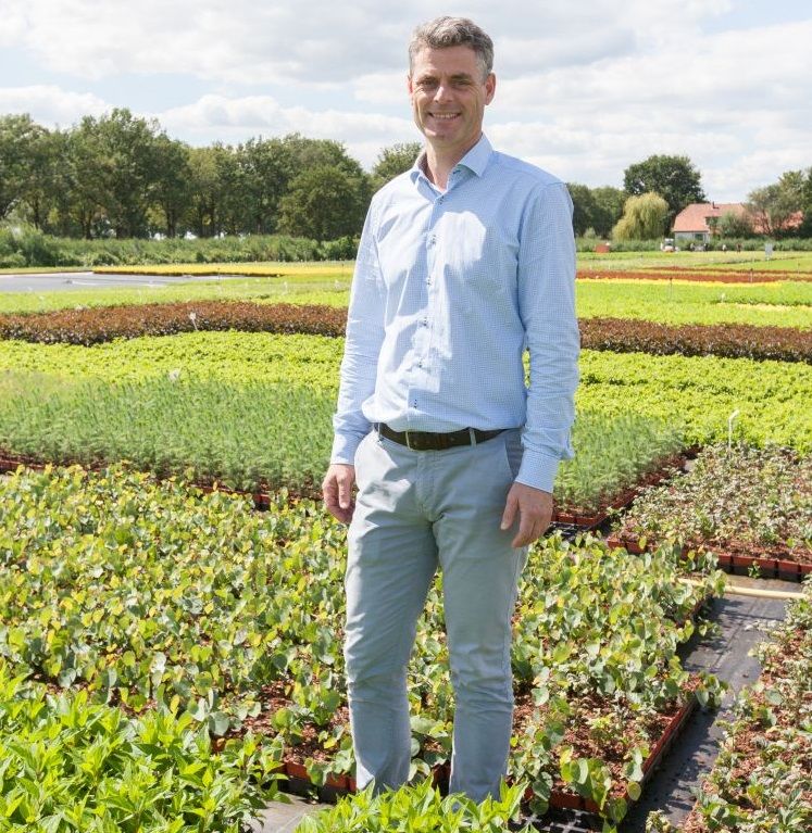 Alwin Scholten: 'Wederverkopers dienen de juiste drive en commitment te hebben om onze producten goed in de markt te zetten. Dat gaat de een beter af dan de ander.' Alwin Scholten: 'Wederverkopers dienen de juiste drive en commitment te hebben om onze producten goed in de markt te zetten. Dat gaat de een beter af dan de ander.'