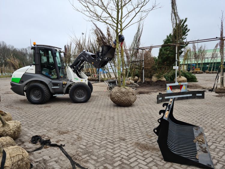 De elektrische AZ 95 doet niet onder voor de dieselversie De elektrische AZ 95 doet niet onder voor de dieselversie