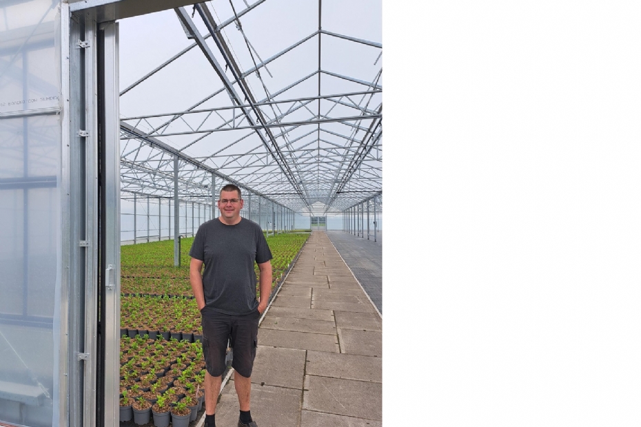 Kweker Corné Leenaerts prijst de vele mogelijkheden van de HortiHouse. Kweker Corné Leenaerts prijst de vele mogelijkheden van de HortiHouse.