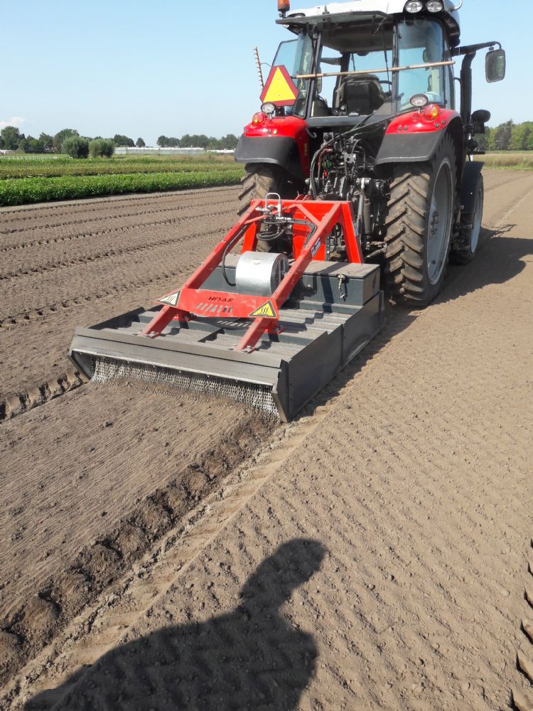 Met de nieuwe Hoaf KB 1.5 Twin moet je rekenen op rijsnelheden van 200 tot 400 meter per uur. Met de nieuwe Hoaf KB 1.5 Twin moet je rekenen op rijsnelheden van 200 tot 400 meter per uur.