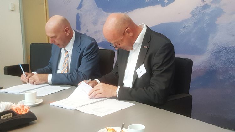 Foto: L: Johan Maas (RVO), R: Henk Westerhof (Anthos)