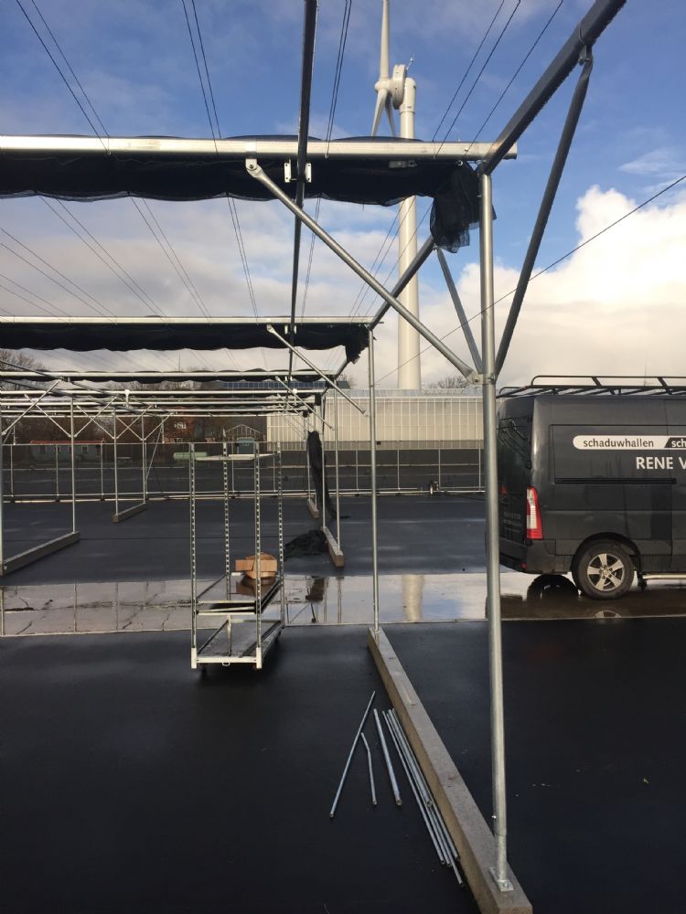 Bepaalde gewassen moeten in de schaduwhal groeien, anders verbranden ze.