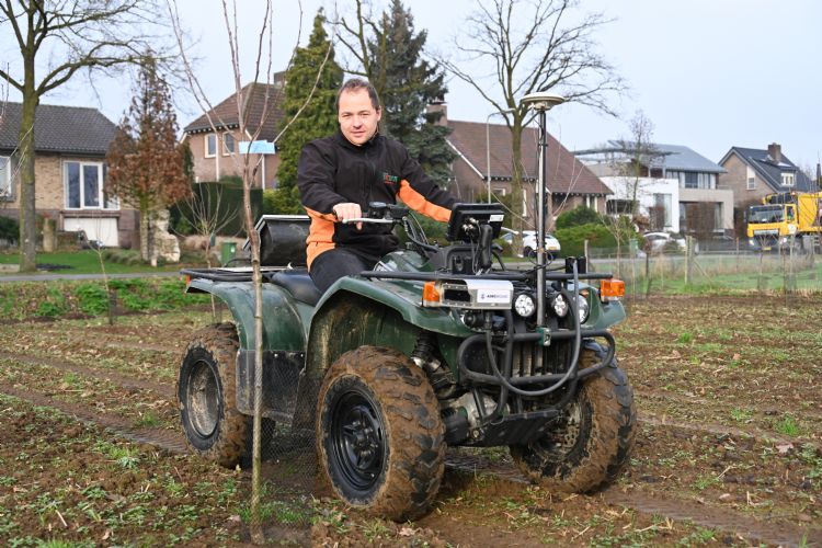 Quad met stamdiktemeter en gps-baken