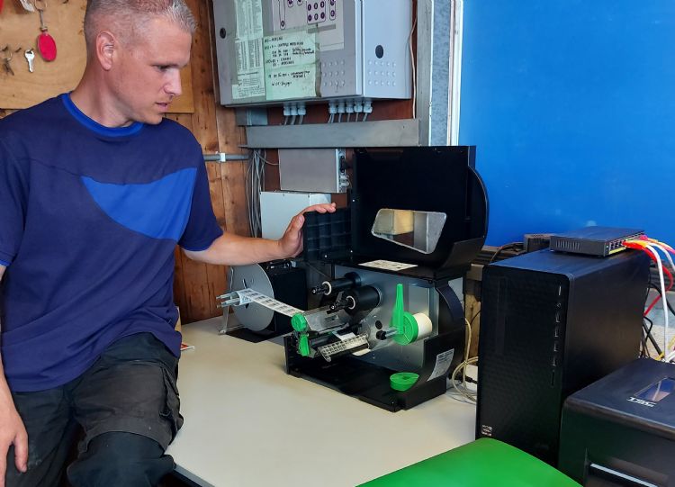 Casper Hoogervorst is laaiend enthousiast over de etiketten en printers van Grafilabel