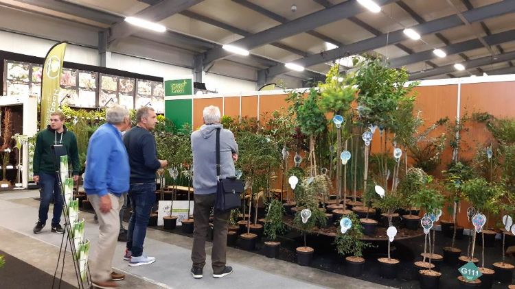 De stand van Leo Veelenturf met draaiplateau voor een fraaie presentatie