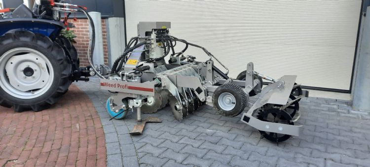 De modulair op te bouwen Weed Profi is ook leverbaar als getrokken versie.