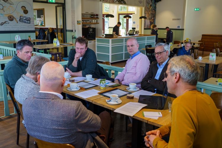 Boomkwekers uit Midden-Brabant bijeen voor discussie in Biezenmortel