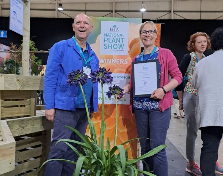 Prijsuitreiking Black Jack als Beste Nieuwe Vaste Plant tijdens de National Plant Show