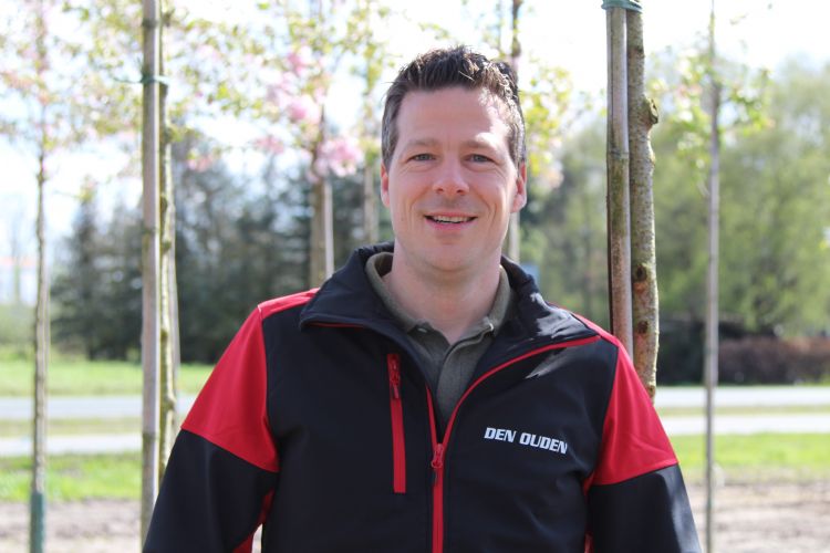 Teeltadviseur Arjan Kuppens van Den Ouden GrowSolutions staat voor een organische totaaloplossing in diverse teelten.