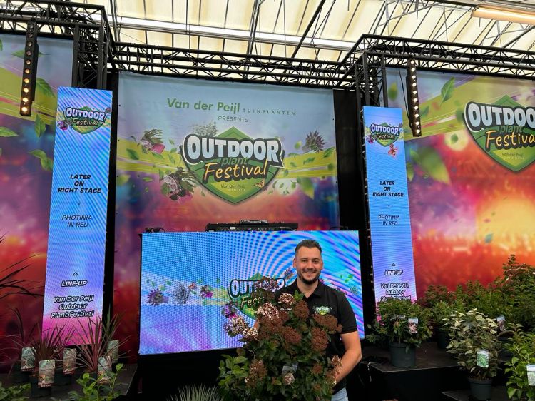 Puck van der Peijl van Van der Peijl tuinplanten, een spectaculaire stand die zeker opvalt. 'We konden toch geen keuze maken tussen groen of muziek'