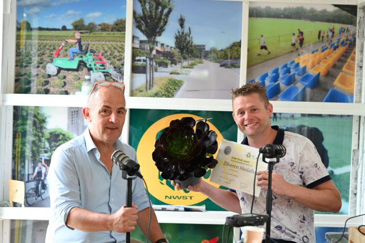Tieme van den Haak (r) met zijn Semponium en hoofdredacteur Hein van Iersel