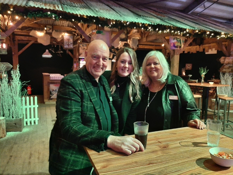 Marc Lodders met zijn dochter Lois en vrouw Mariëlle 