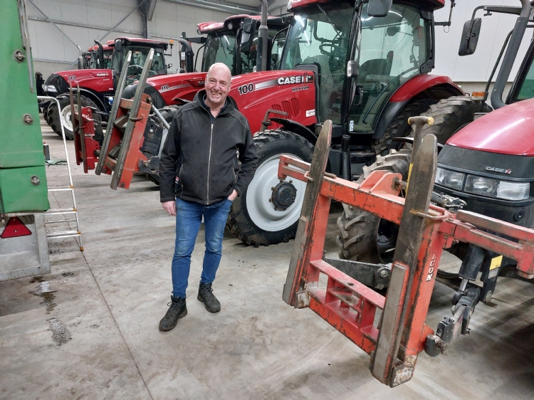 Marc Lodders in de machineloods op de nieuwe locatie