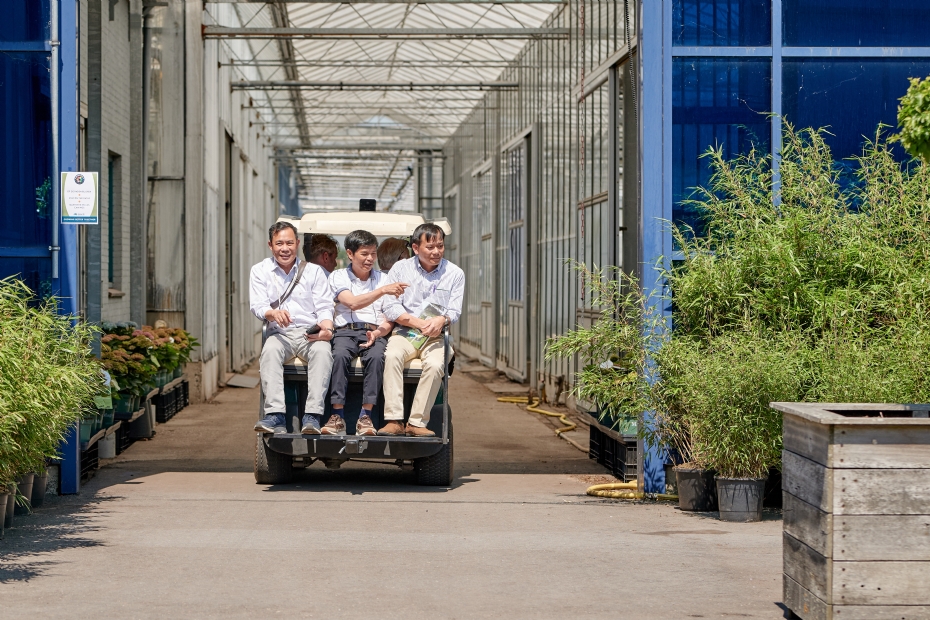 Met de golfkar tijdens Flower Trials 2023