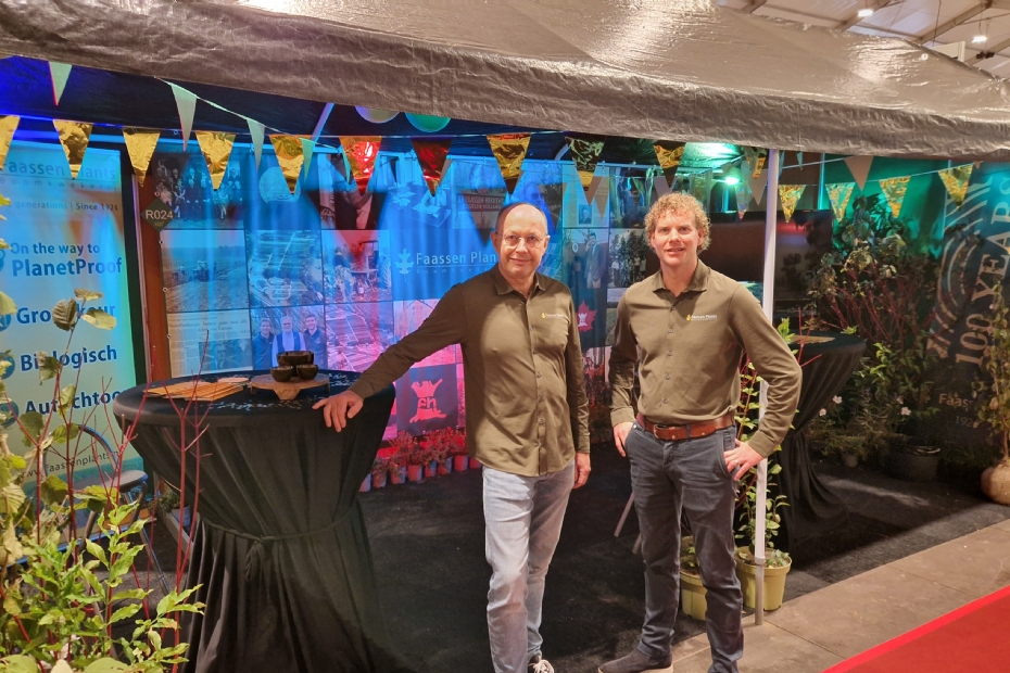 Ted Huybers (l.) en Florian Faassen in de stand in 2024