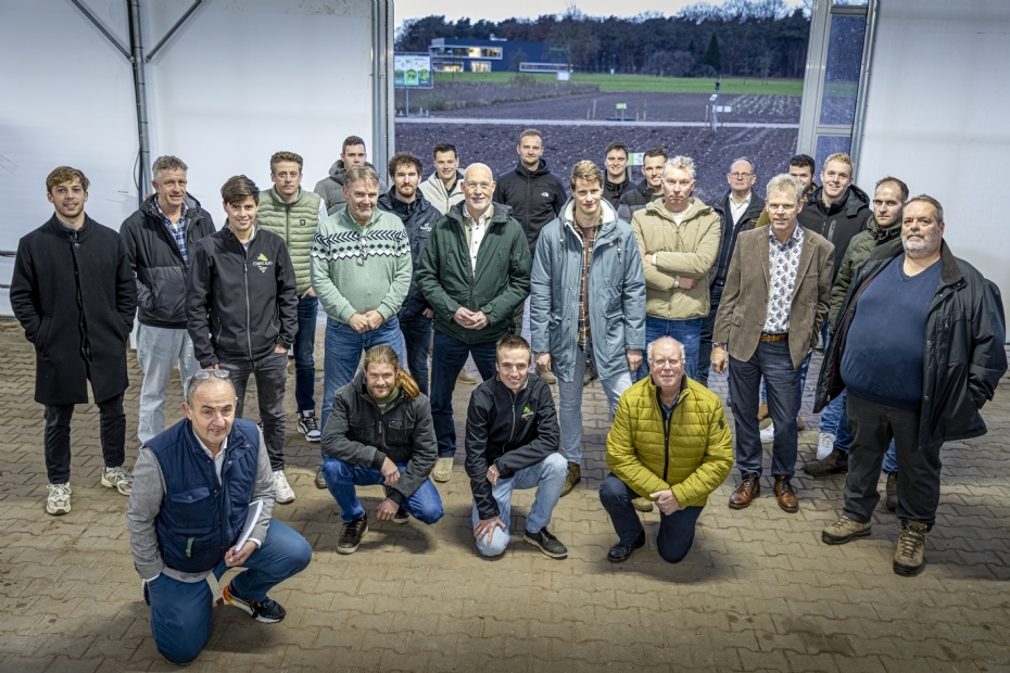 Archiefbeeld:  Groepsfoto tijdens het kerstdiner 2024 bij Compas Agro