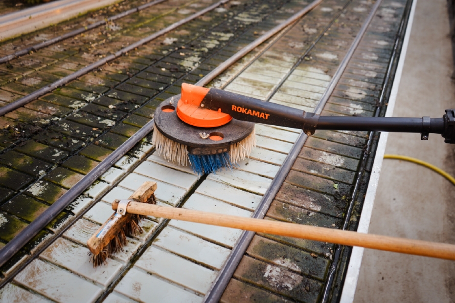 Vroeger werkte men met de borstel en nu met de Greeny PRO